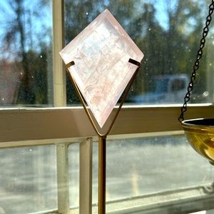 Rose quartz diamond in gold stand